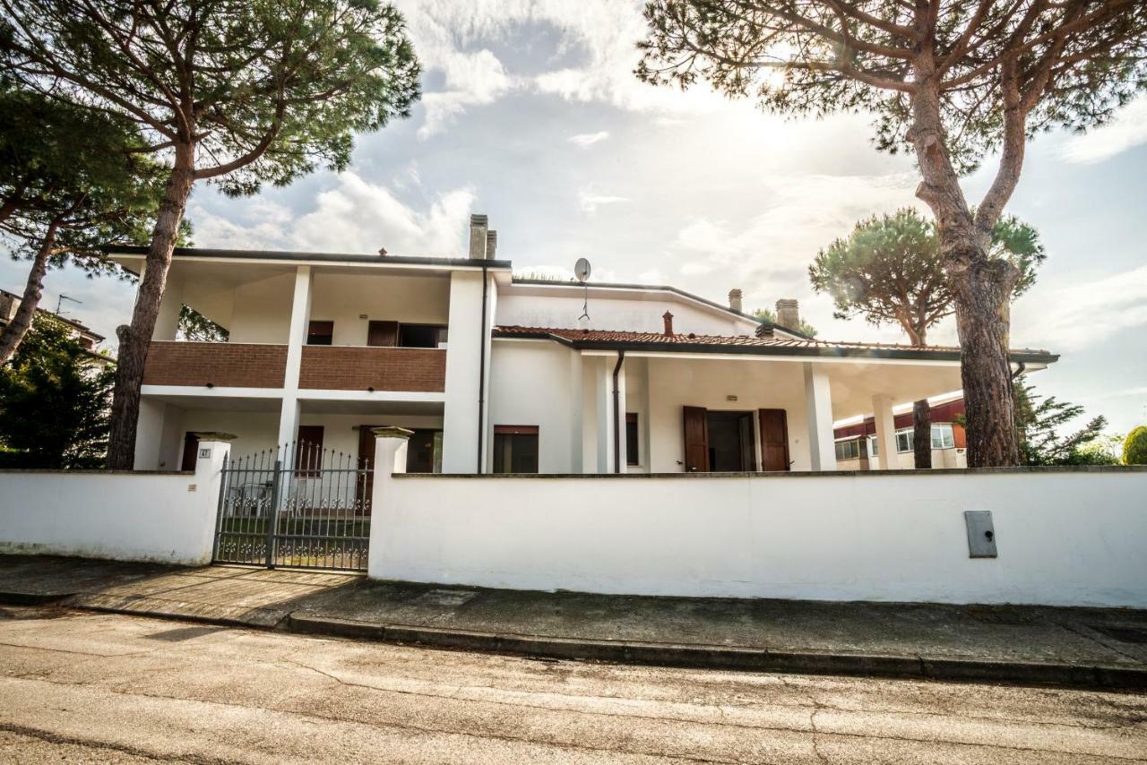 Agenzia Vear - Lido Di Volano Bagian luar foto