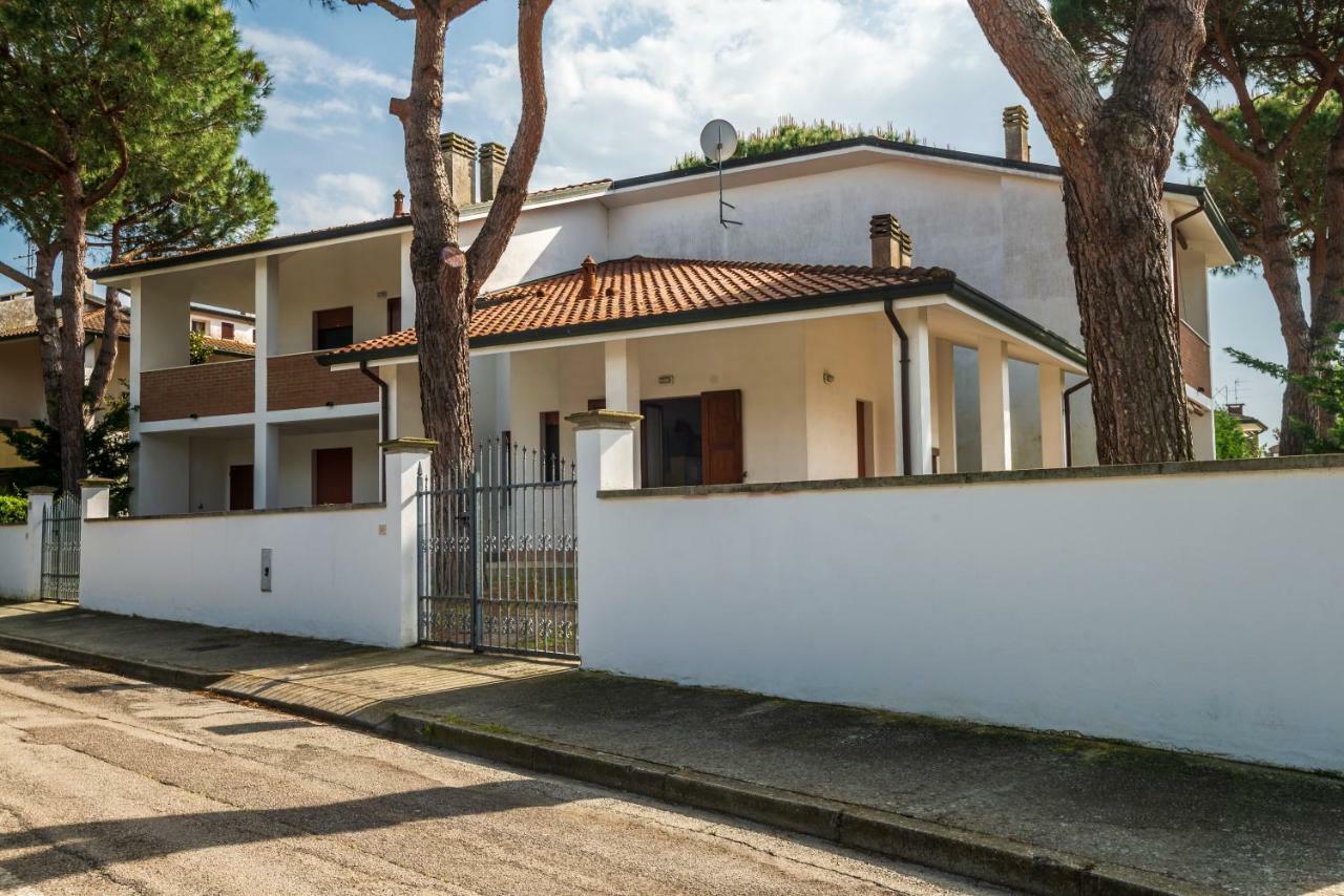 Agenzia Vear - Lido Di Volano Bagian luar foto